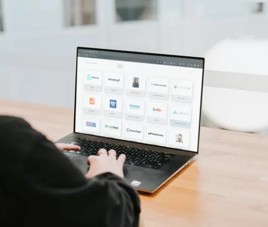 Ontdek de 15 beste affiliate netwerken in Nederland om jouw online inkomsten te boosten. Vergelijk commissies, niches en meer. Start vandaag nog met affiliate marketing!